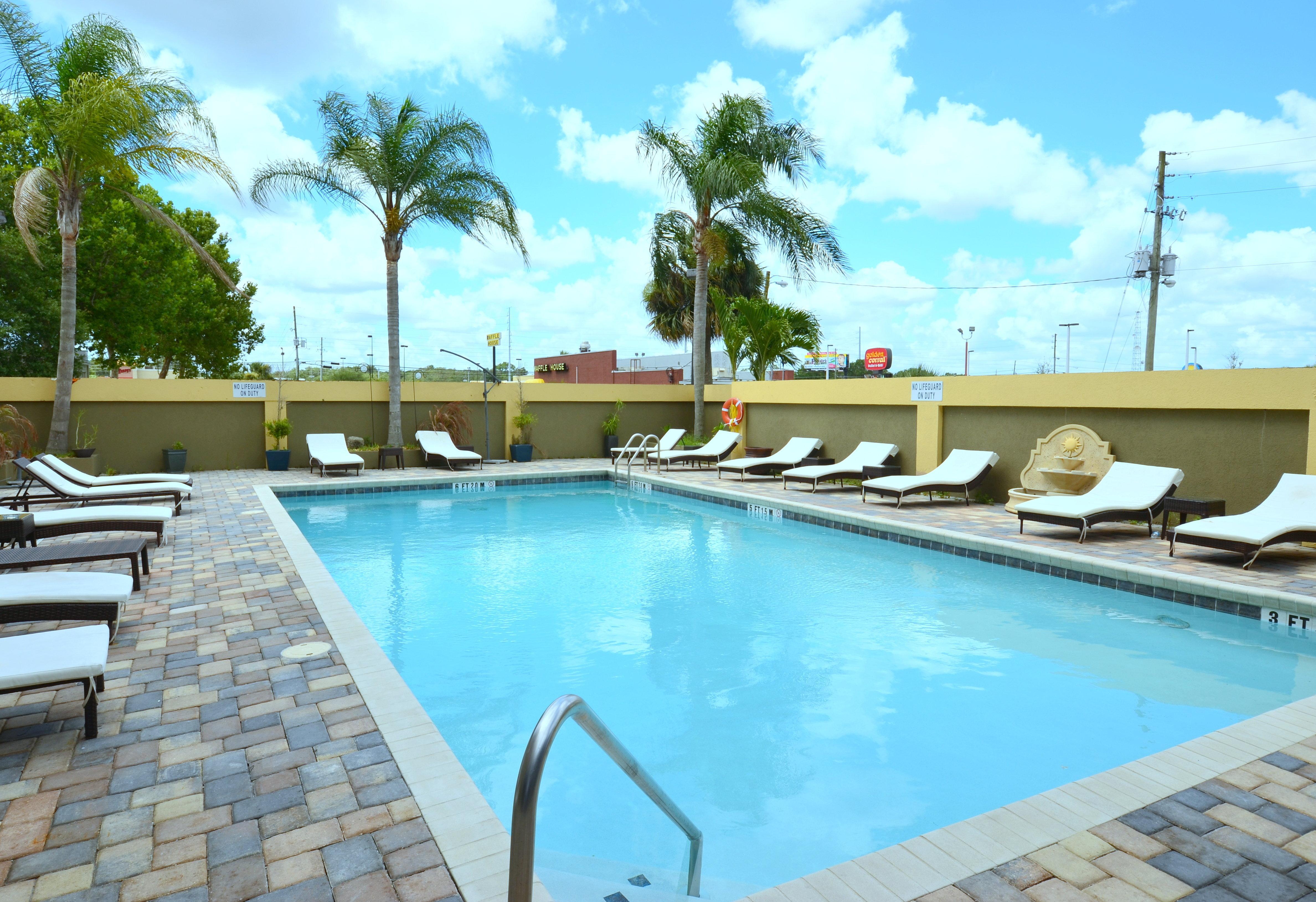 Holiday Inn Orlando East-Ucf Area By Ihg Alafaya Exterior photo