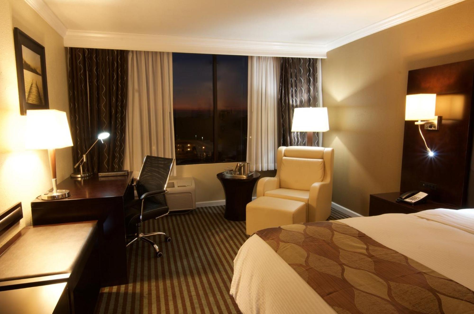 Holiday Inn Orlando East-Ucf Area By Ihg Alafaya Exterior photo